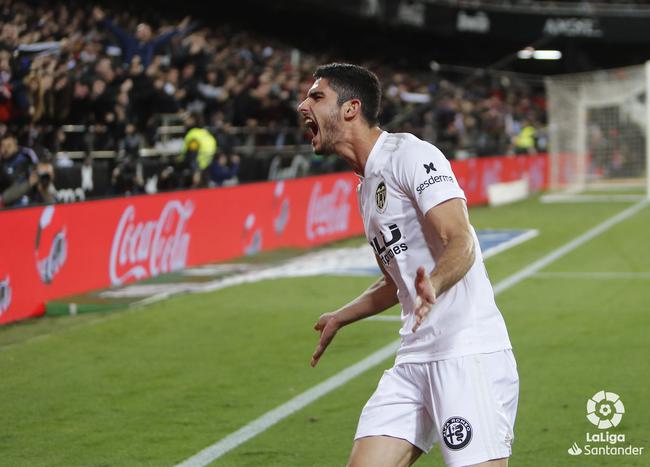 华伦西亚队客场失分,遭遇无力回击 华伦西亚队客场失分,遭遇无力回击