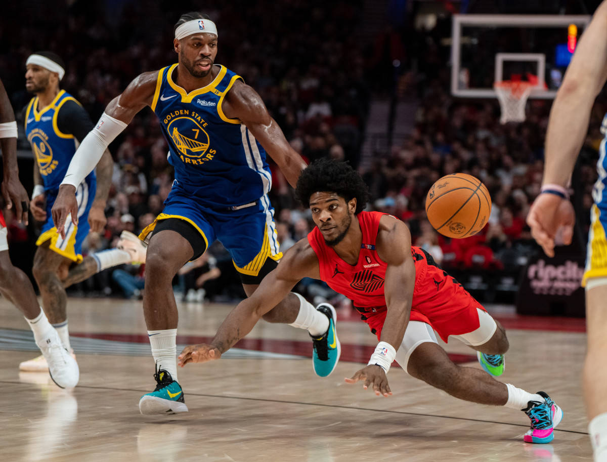 库里内线恢复出色,率勇士队再次胜利 库里内线恢复出色,率勇士队再次胜利