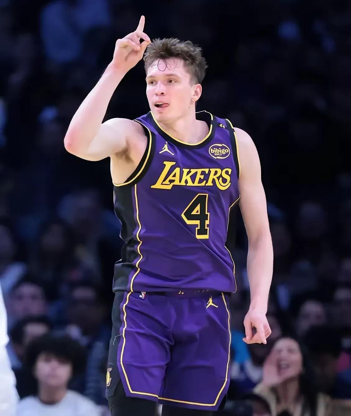 关于新秀球员表现抢眼,成为球队突破口的信息 关于新秀球员表现抢眼,成为球队突破口的信息