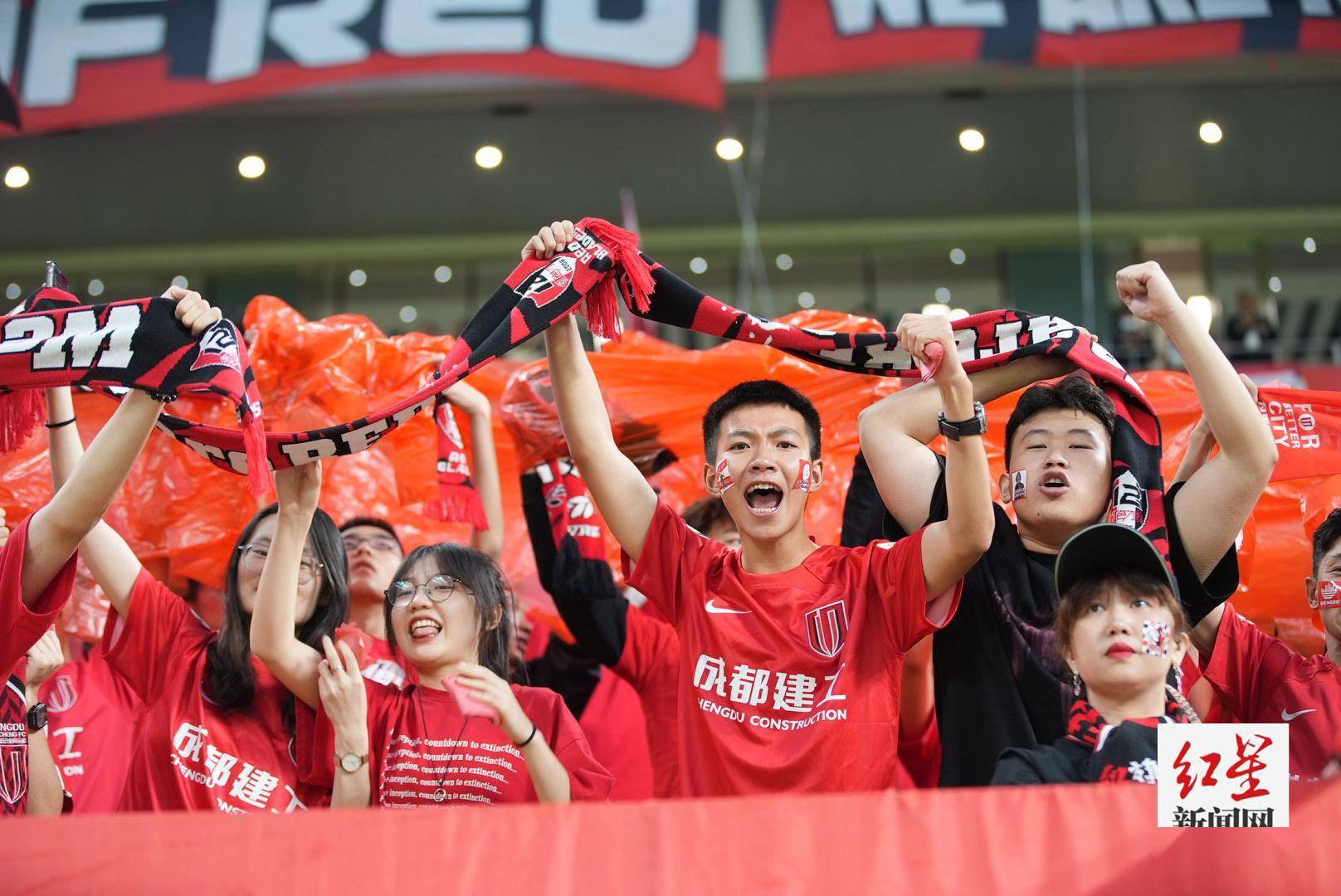 关于疯狂呐喊声震耳欲聋,现场气氛越来越炽热的信息 关于疯狂呐喊声震耳欲聋,现场气氛越来越炽热的信息