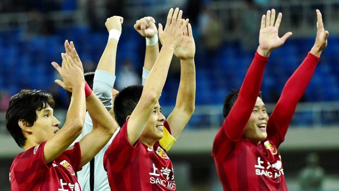 球队经理在比赛前做出了人员调整 球队经理在比赛前做出了人员调整