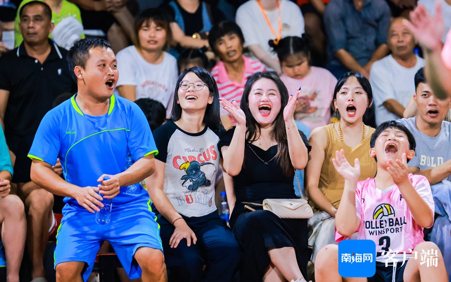 开云体育在线-比赛现场火爆燃烧，成千上万球迷尽情呐喊的简单介绍