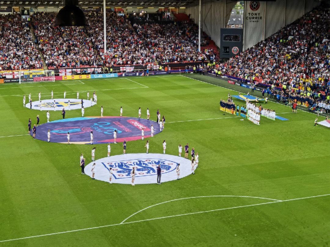 包含欧洲女足比赛冠军产生,赛场上表现出众的球员引人瞩目的词条 包含欧洲女足比赛冠军产生,赛场上表现出众的球员引人瞩目的词条