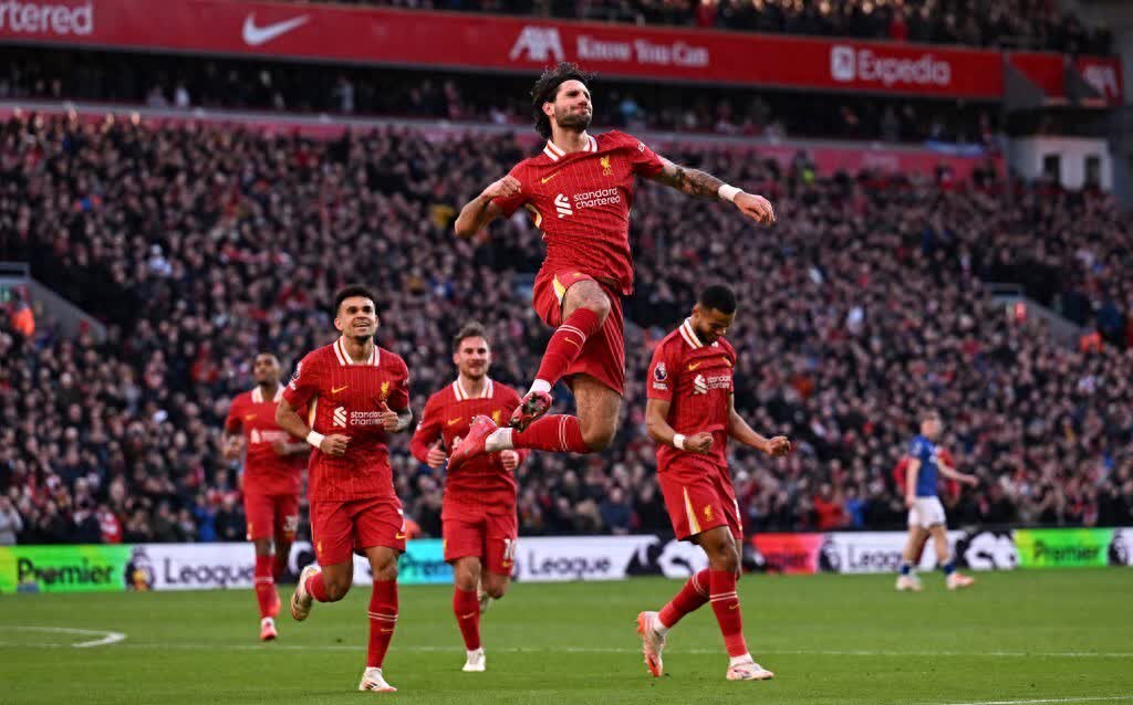 包含利物浦主力中场停赛，助教未如愿重回首发阵容的词条