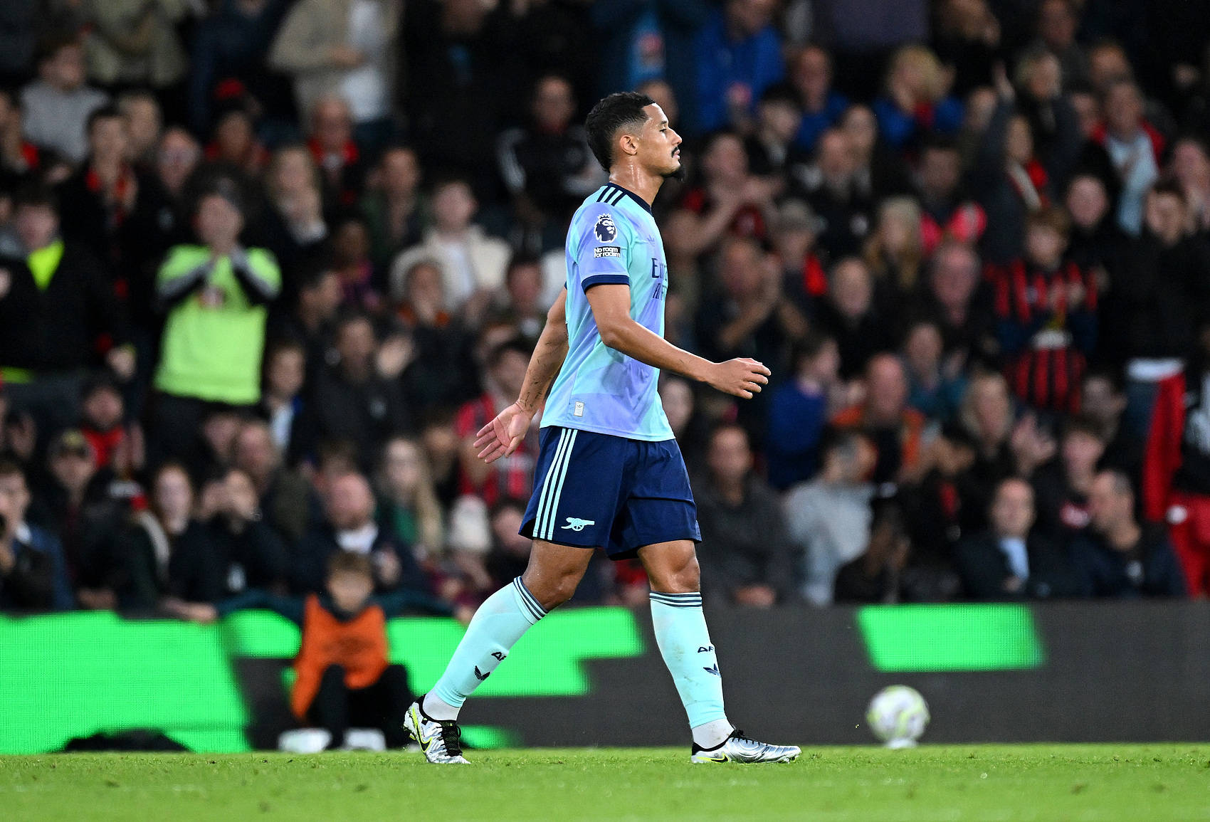 关于阿森纳后防连续失误,主帅面临压力的信息 关于阿森纳后防连续失误,主帅面临压力的信息