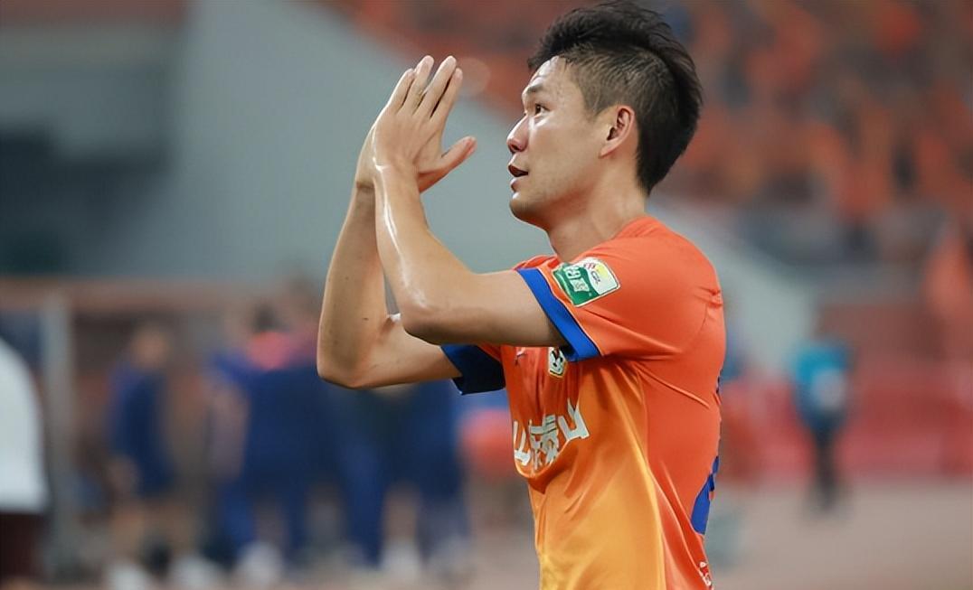 开云体育官网-莱比锋锋疑似遭遇伤病，球队前景蒙上阴影的简单介绍