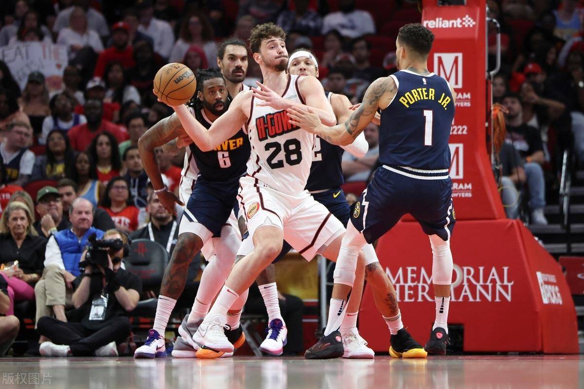 关于人压倒篮网,火箭险胜尼克斯,快船不敌掘金的信息 关于人压倒篮网,火箭险胜尼克斯,快船不敌掘金的信息