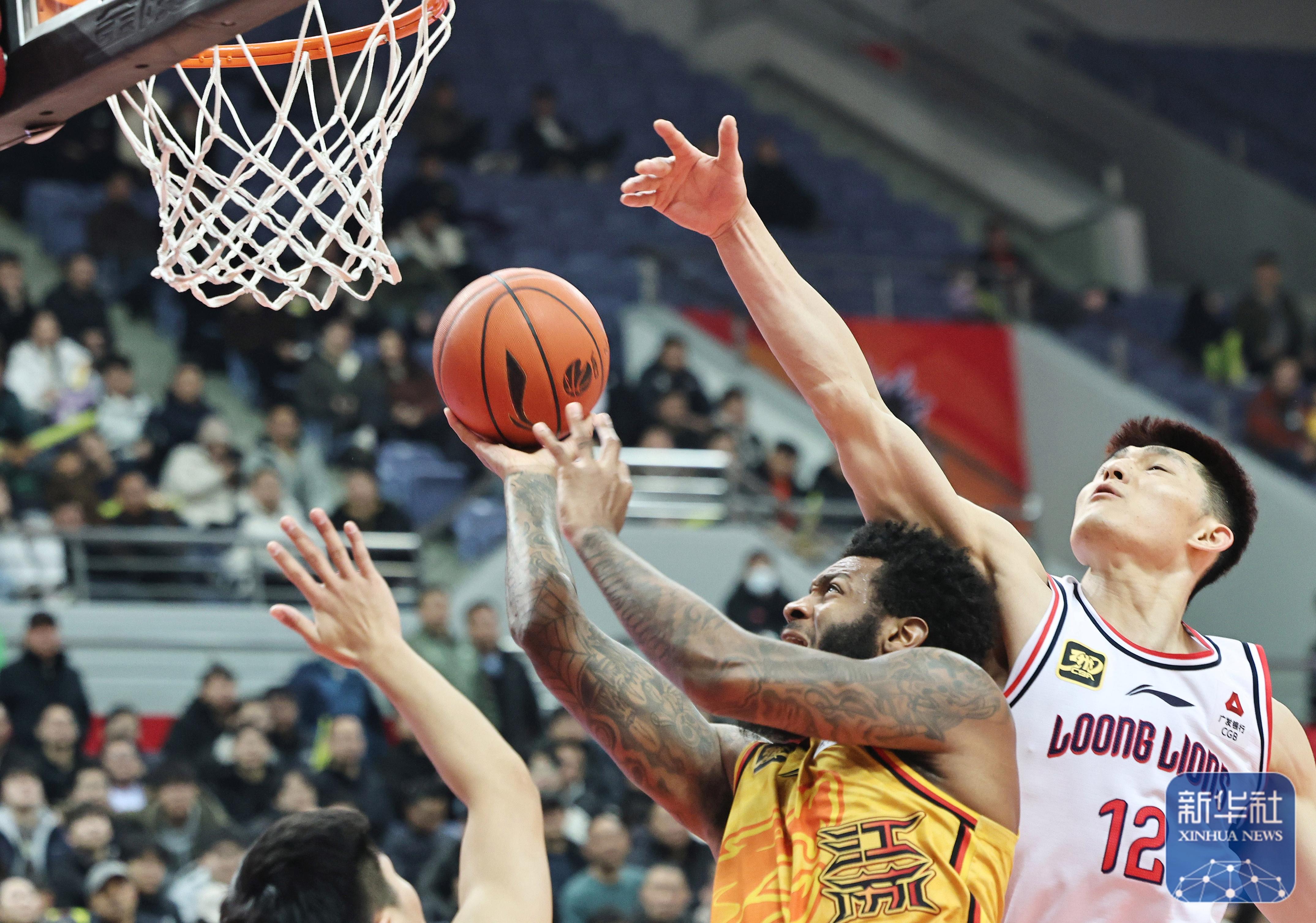 全力以赴的比拼,篮球场上热血沸腾的简单介绍 全力以赴的比拼,篮球场上热血沸腾的简单介绍