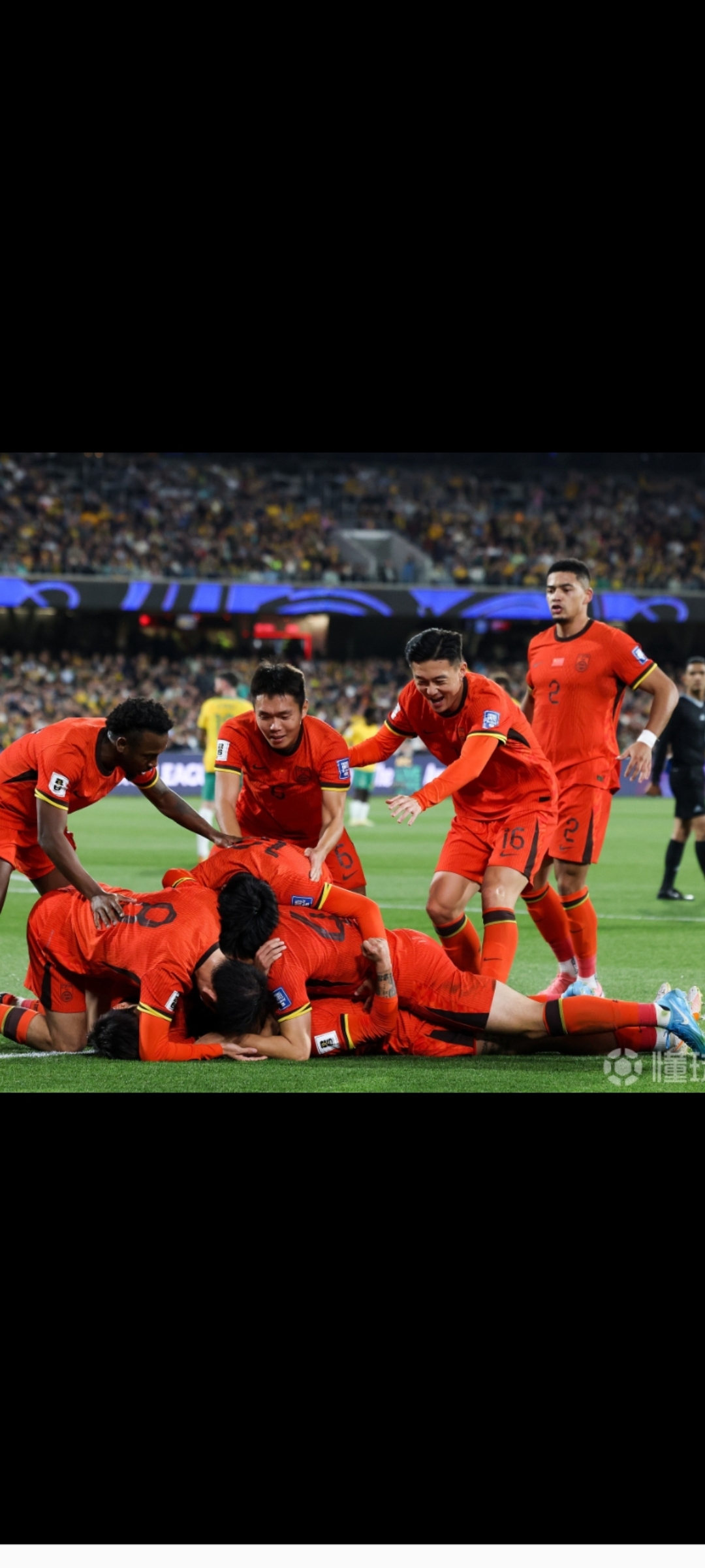 开云体育平台APP-强强对抗：足球赛场上各队拼尽全力的简单介绍