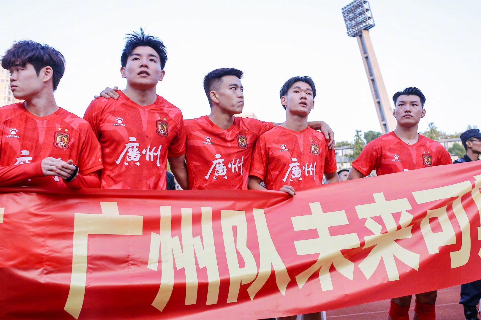 关于广州队实现历史性胜利,引发球迷狂热的信息 关于广州队实现历史性胜利,引发球迷狂热的信息