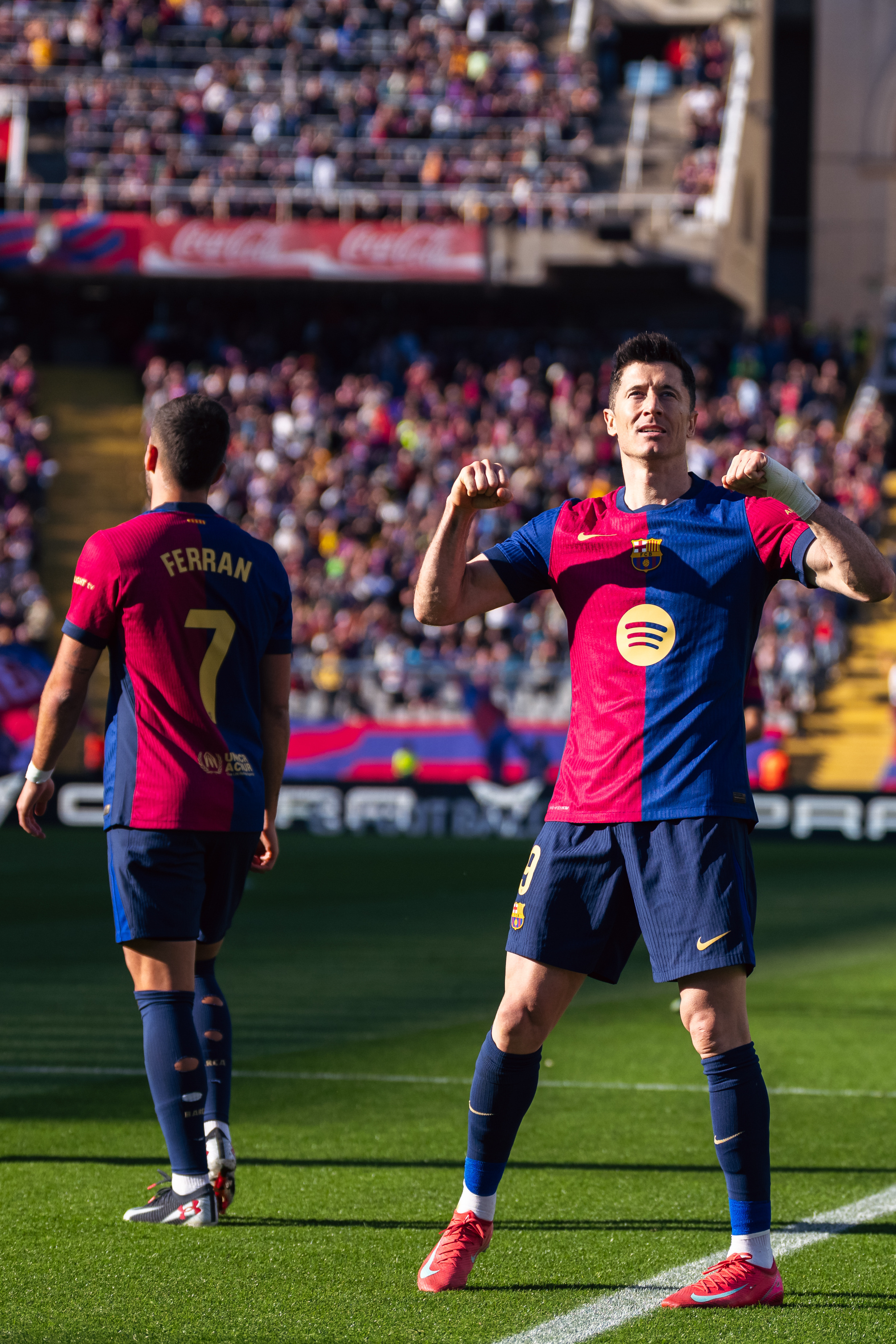 开云APP-巴塞罗那前锋合练完毕，备战下一场比赛