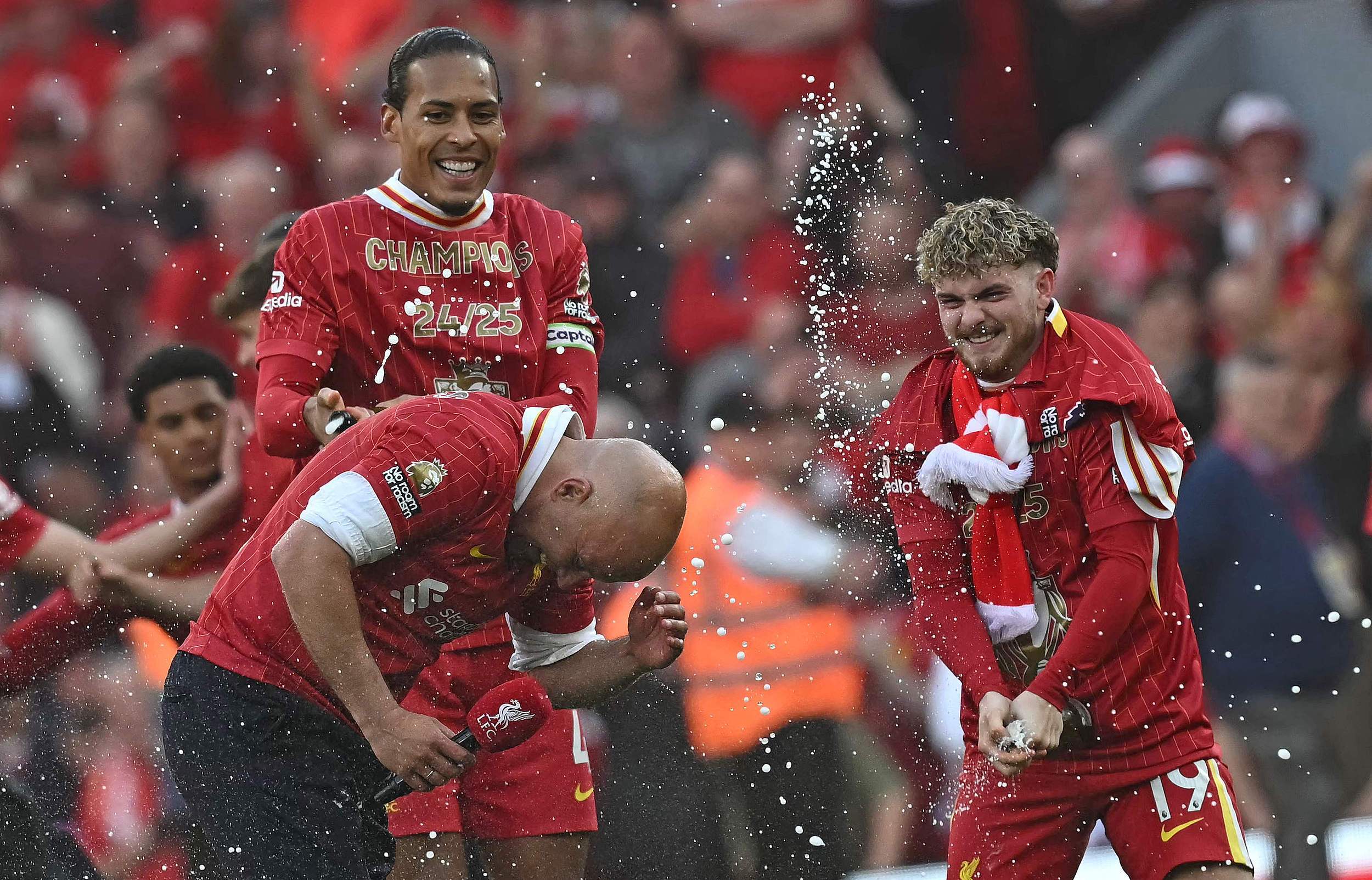 开云体育官方网站-利物浦逆转战胜曼联，继续保持不败势头