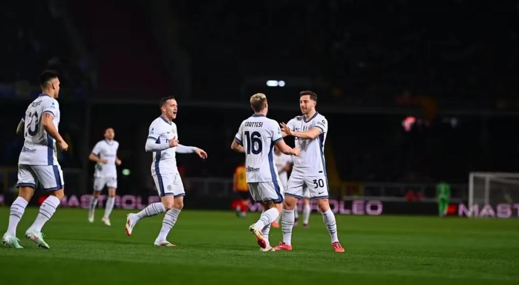 开云体育在线-罗马老将力挽狂澜，带领球队逆转取胜