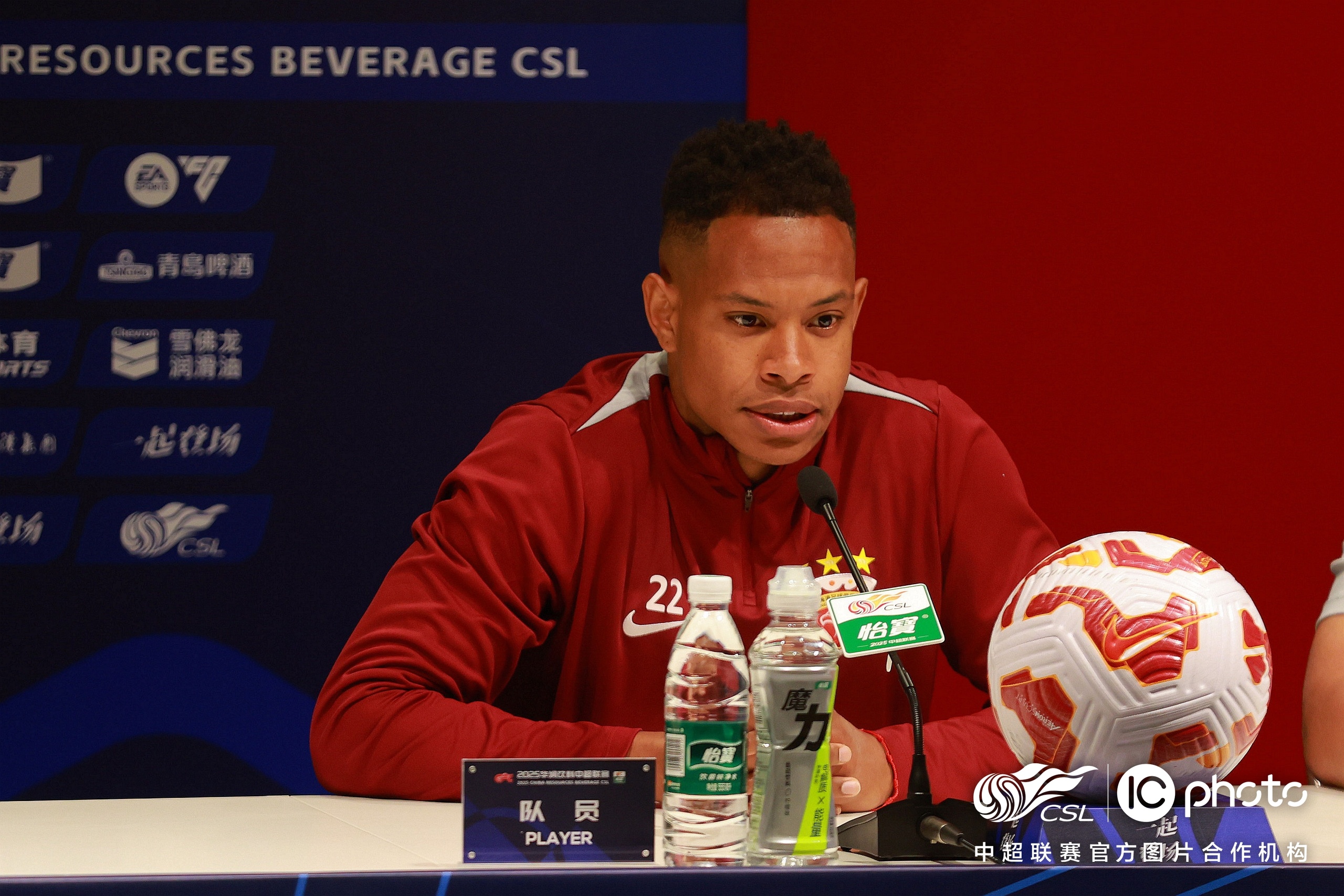 关于球队客场惊险获胜,主教练神秘赴欧洲谈签约事宜的信息 关于球队客场惊险获胜,主教练神秘赴欧洲谈签约事宜的信息