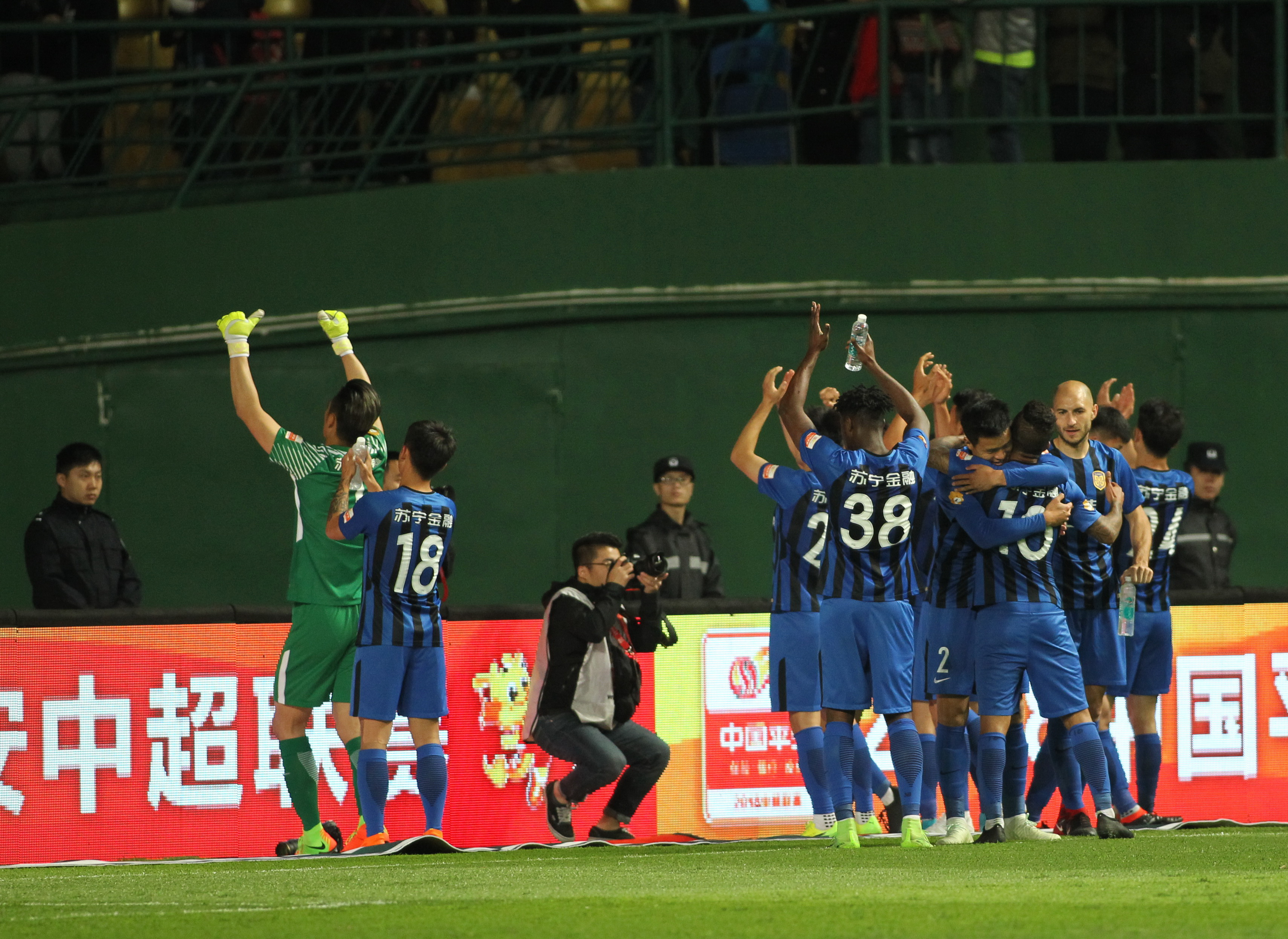 江苏苏宁主场遭遇失利,积分榜位置下滑的简单介绍 江苏苏宁主场遭遇失利,积分榜位置下滑的简单介绍