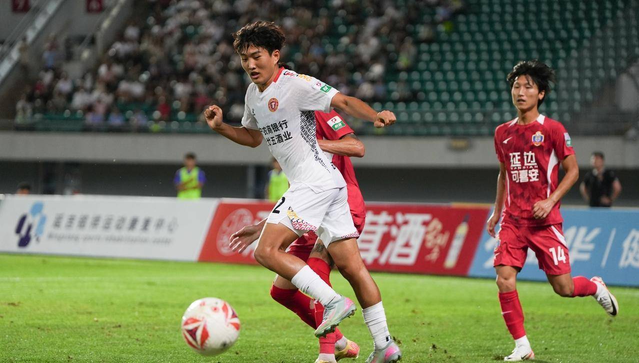 开云体育官网-客场球队利用角球机会，取得关键得分