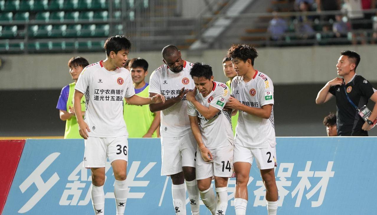 客场球队利用角球机会,取得关键得分 客场球队利用角球机会,取得关键得分