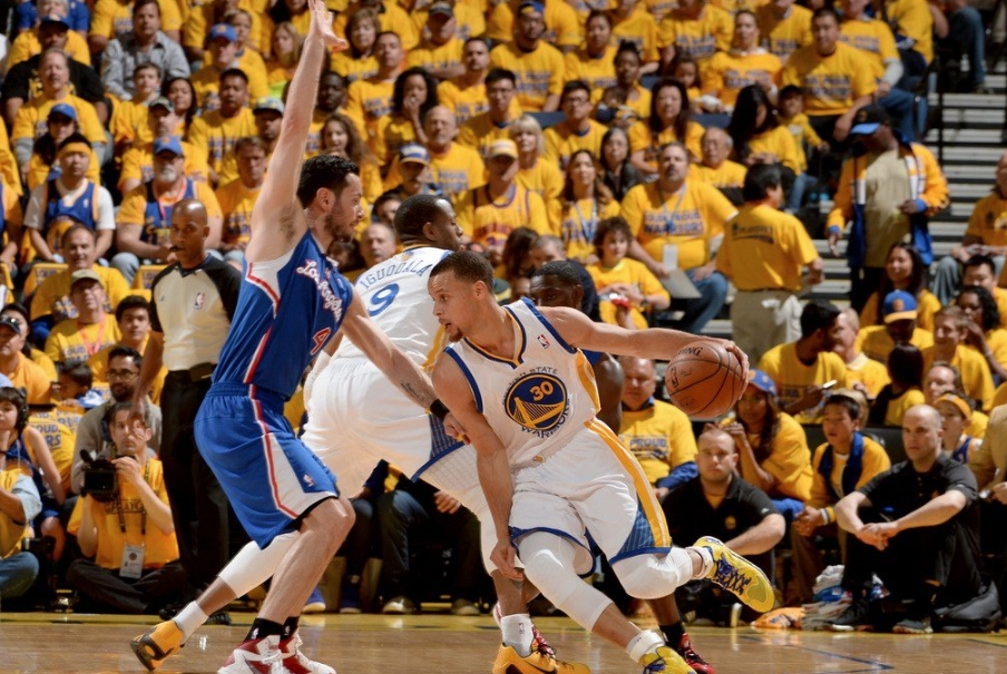 包含活塞队后卫火力全开拿下胜利的词条