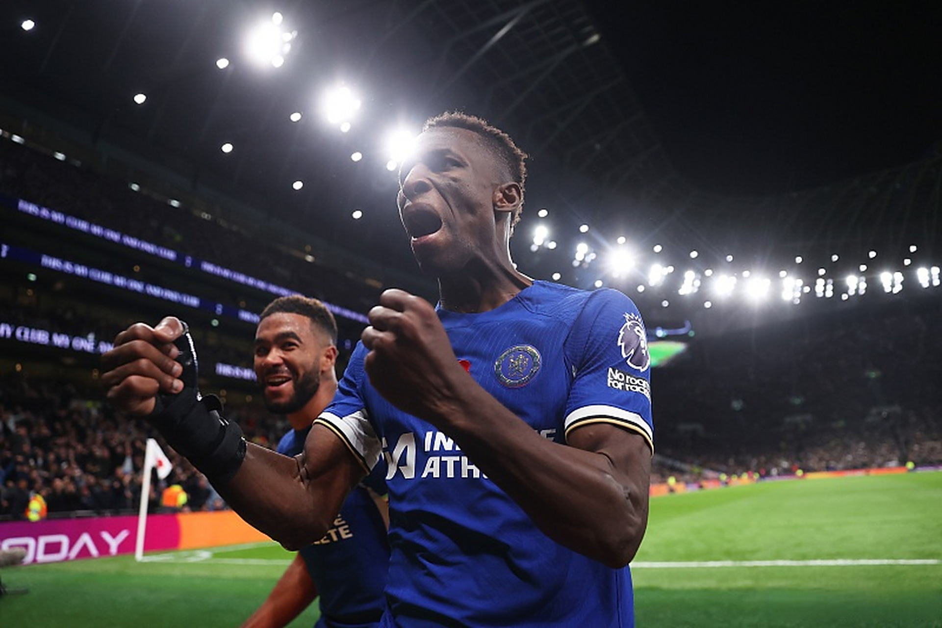 切尔西客场大败,主帅遭质疑 切尔西客场大败,主帅遭质疑