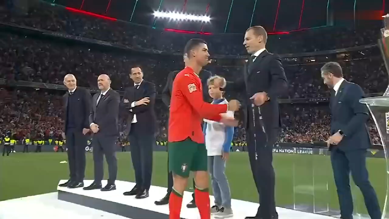 开云体育下载-欧国联冠军奖杯备受球队瞩目