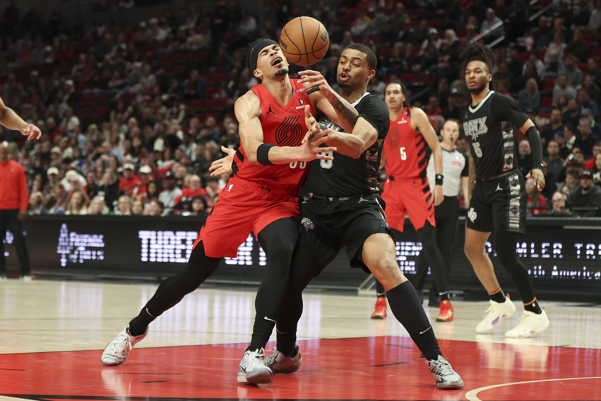 猛龙大胜马刺晋级,战胜76人的简单介绍 猛龙大胜马刺晋级,战胜76人的简单介绍