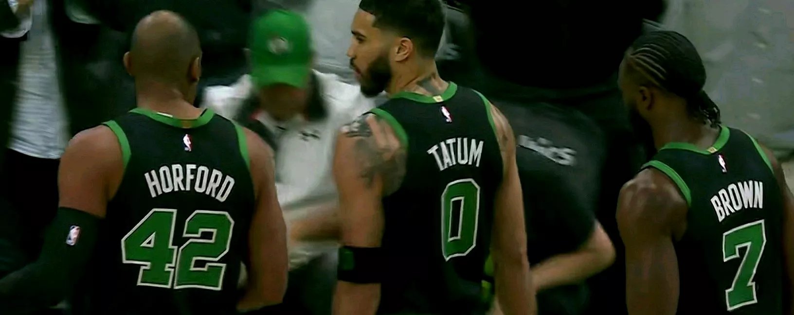 凯尔特人主场惜败马刺,沃克33分独造34%的简单介绍 凯尔特人主场惜败马刺,沃克33分独造34%的简单介绍