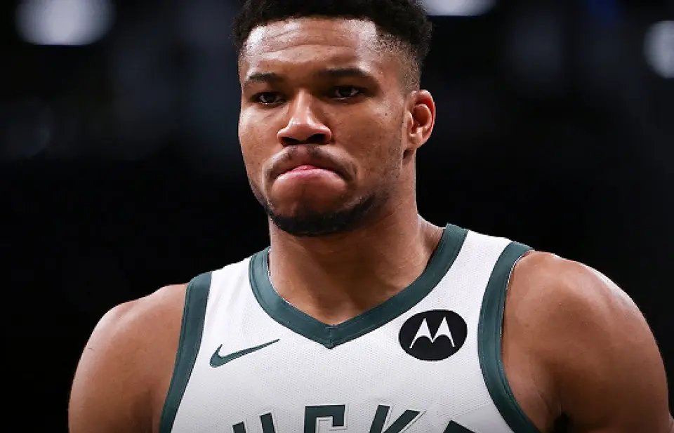 开云平台-雄鹿客场不敌活塞，遭遇两连败