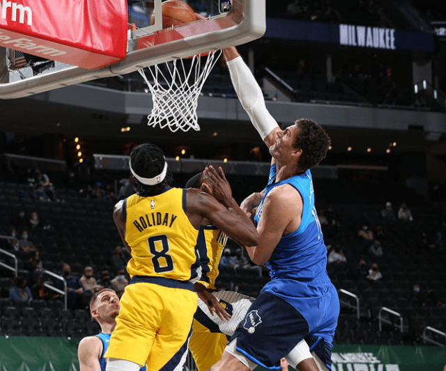 开云体育中国-雄鹿B队血洗尼克斯,福克斯送出助攻