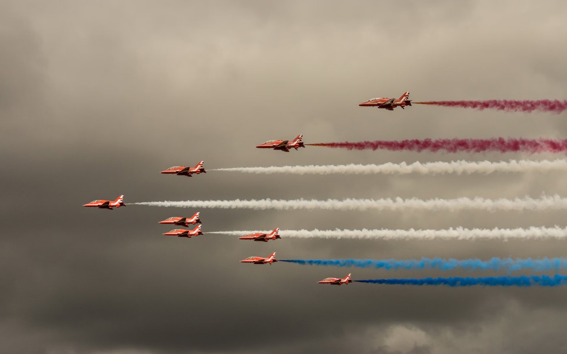 开云下载-黄蜂险胜勇士惊心动魄，塔图姆西决生死战独挽狂澜